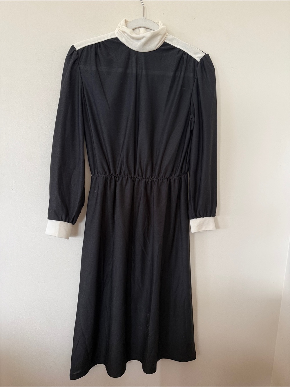 Vintage Black Long-Sleeve Midi Dress with Contrast White Collar
